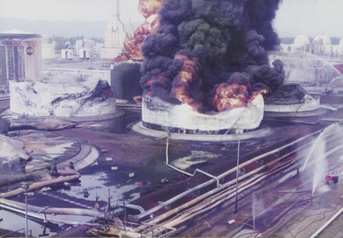 Tanki_minyak_meledak_-1